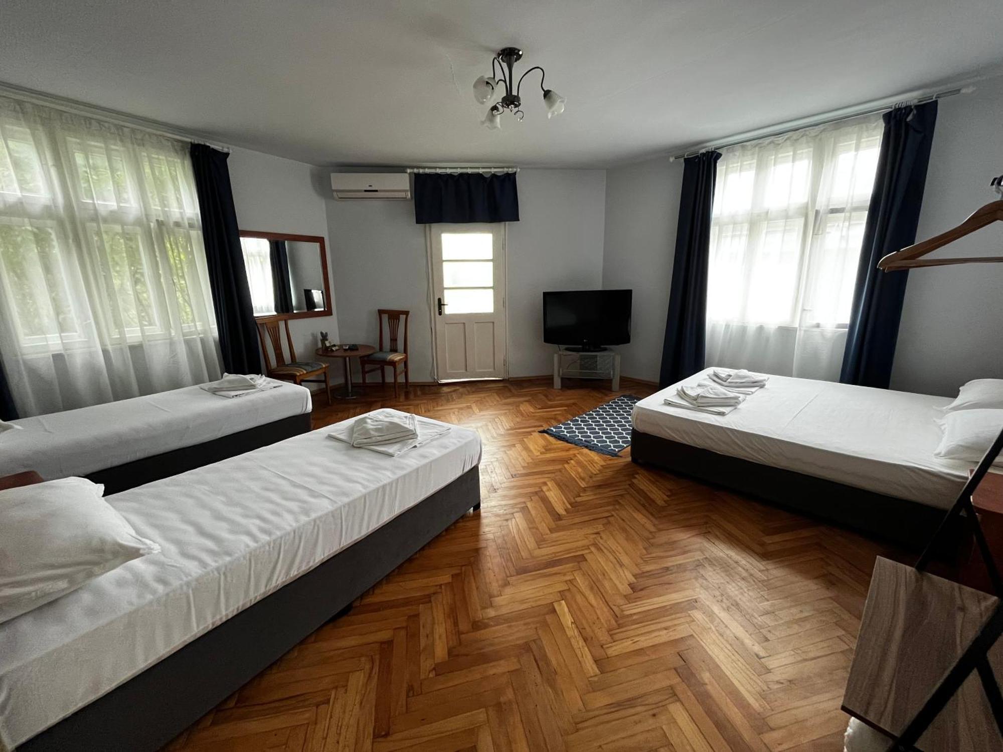Guest Rooms Donovi Βάρνα Εξωτερικό φωτογραφία